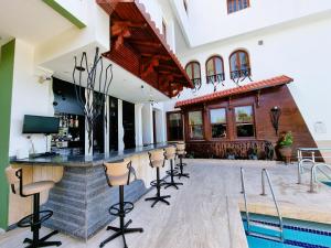 TV a/nebo společenská místnost v ubytování Şima Hotel Kemer