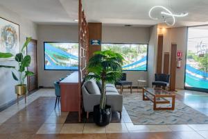 Bazén v ubytování Hotel Tres Soles nebo v jeho okolí