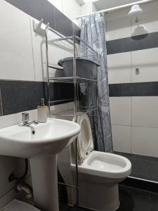 Et badeværelse på Comodidad en un solo lugar