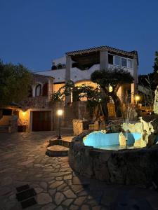 Bazén v ubytování I Mari Di Gallura Suites and Rooms nebo v jeho okolí