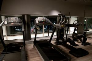 Fitness centrum a/nebo fitness zařízení v ubytování Hotel Intergate Osaka Umeda