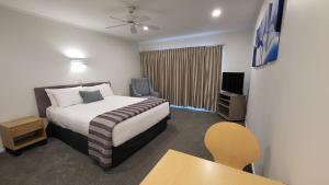 TV a/nebo společenská místnost v ubytování Manukau Motor Lodge