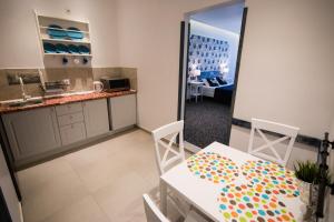 Кухня або міні-кухня у Central Hotel