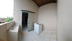 a bathroom with a shower and a toilet and a sink at Casa temporada Araçoiaba in Araçoiaba