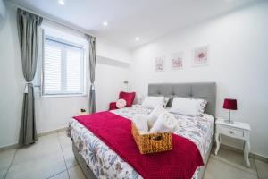 Korkyra Harbour Rooms客房内的一张或多张床位