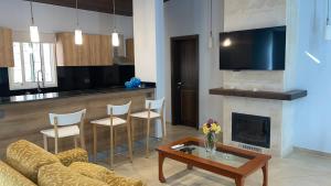 TV a/nebo společenská místnost v ubytování Shmees