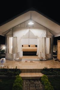 Fotografie z fotogalerie ubytování Surya Camp Buahan v destinaci Kubupenlokan