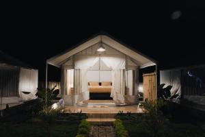 Budova, kde se the luxury tent nachází