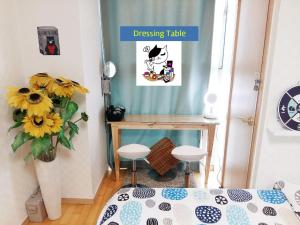 Una cama o camas en una habitación de Hongik Univ Hongdae Stay