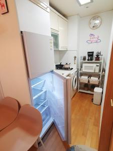 Una cocina o kitchenette en Hongik Univ Hongdae Stay