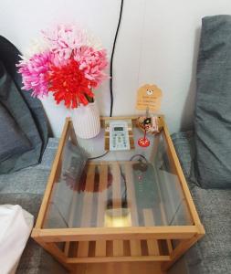 Un lugar para sentarse en Hongik Univ Hongdae Stay