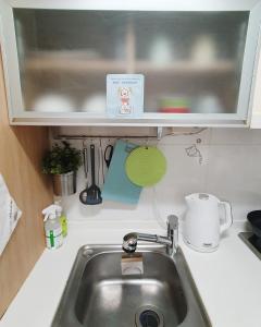 Una cocina o kitchenette en Hongik Univ Hongdae Stay