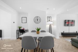 Billede fra billedgalleriet på Entire Modern & Spacious 3BDR home in Manchester right next to Coop Live & Ethiad i Manchester