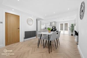 Billede fra billedgalleriet på Entire Modern & Spacious 3BDR home in Manchester right next to Coop Live & Ethiad i Manchester