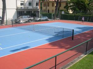 Tenis a/nebo squash v ubytování Hotel Bristol nebo okolí