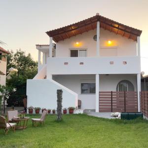 Το κτήριο όπου στεγάζεται  η παραθεριστική κατοικία