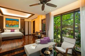 Postel nebo postele na pokoji v ubytování The Saga Hotel Hoi An