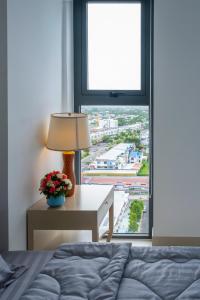 Postel nebo postele na pokoji v ubytování Sophia Apartment - Sophia Center Phu Cuong