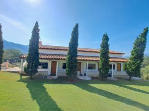 a house with a group of trees in front of it at โอลิว่า วิว รีสอร์ต in Ban Bo Wi