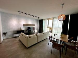 a living room with a couch and a table at Queens Luxury Vila 111B in Vlorë