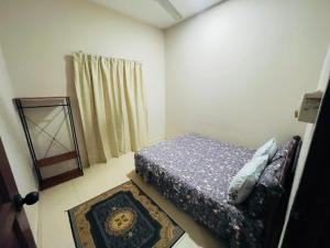 Postel nebo postele na pokoji v ubytování Rania Homestay Beserah Kuantan