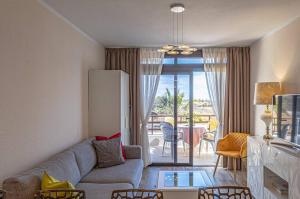 Kuchyň nebo kuchyňský kout v ubytování Panoramic View Sunflower By Dream Homes Tenerife