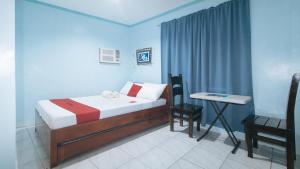 Postel nebo postele na pokoji v ubytování RedDoorz @ Raj Inn Guimaras