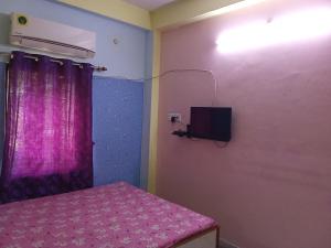 TV a/nebo společenská místnost v ubytování Amar priya guest house