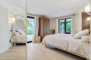 Ένα ή περισσότερα κρεβάτια σε δωμάτιο στο Maison st tropez dans les vignes +23 φωτογραφίες