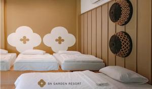 Ένα ή περισσότερα κρεβάτια σε δωμάτιο στο SN Garden