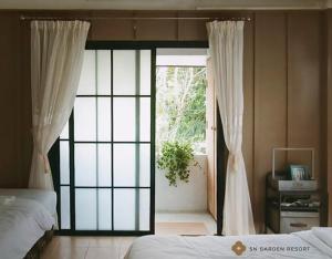 Ένα ή περισσότερα κρεβάτια σε δωμάτιο στο SN Garden