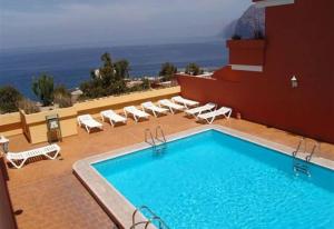 Bazén v ubytovaní Fantastic View Terrace Apt By Dream Homes Tenerife alebo v jeho blízkosti