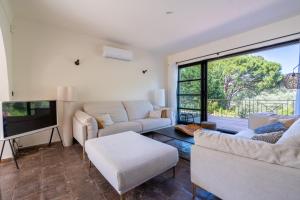 Χώρος καθιστικού στο Maison st tropez dans les vignes