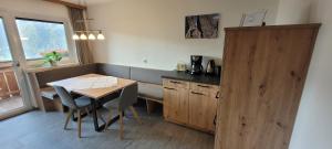 Kuchyň nebo kuchyňský kout v ubytování Ferienwohnung Jörgenhof + 20 fotografií