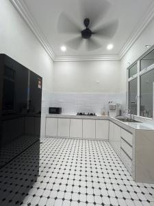 Kuchyň nebo kuchyňský kout v ubytování Timeless Cottage KB