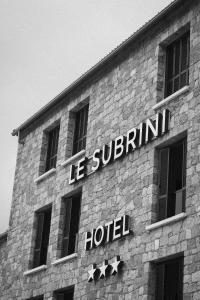 Certificato, attestato, insegna o altro documento esposto da Hôtel & Résidence Le Subrini