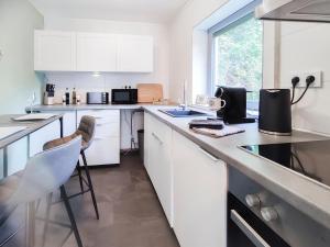 Η κουζίνα ή μικρή κουζίνα στο Maracoon - Design-Apartments mit Küche, Garten, Self-Checkin
