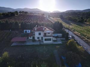 a house in the middle of a field at House with view in Levkopiyí