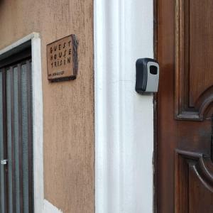 a sign on the side of a building next to a door at La Guest House di Trisin in SantʼArcangelo