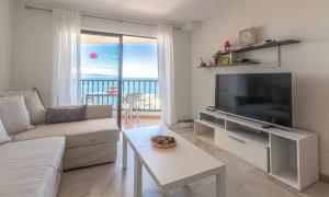 TV a/nebo společenská místnost v ubytování Great View Apt By Dream Homes Tenerife