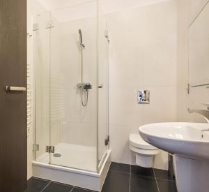 Kúpeľňa v ubytovaní udanypobyt Apartament z Basenem