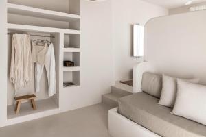 Кровать или кровати в номере Om Living Milos