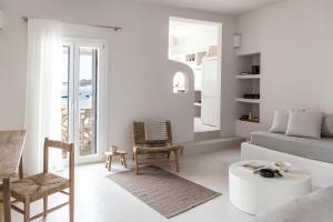 Гостиная зона в Om Living Milos
