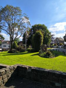a park with a stone wall and a grass field at Apartament in Villiers-sur-Marne +7 photos