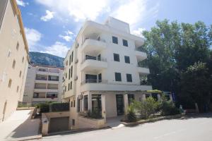 Το κτήριο όπου στεγάζεται  το διαμέρισμα