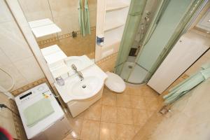 Ένα μπάνιο στο Vano Beach