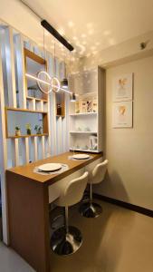 Cucina o angolo cottura di Harmonious Hideaway