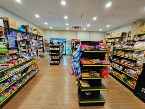 Supermarket nebo jiné obchody v  apartmánu nebo okolí + 48 fotografií