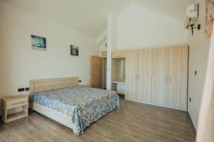 Letto o letti in una camera di Two Villas