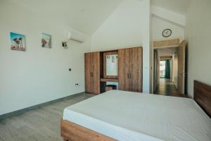 Letto o letti in una camera di Two Villas